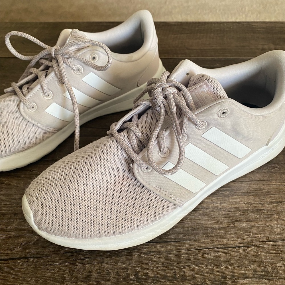 Adidas cloud foam womens tennis shoes 8.5